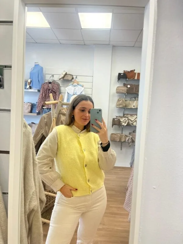 CHALECO ANDREA AMARILLO - Imagen 2