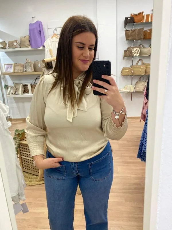 BLUSA SATINADA BEIGE