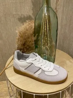DEPORTIVA ADRA GRIS