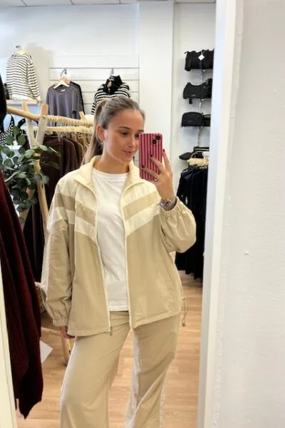 CONJUNTO DEPORTIVO ADRIANA BEIGE